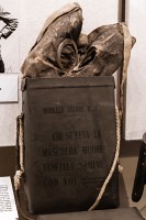 Maschera antigas italiana in custodia di cartone - sala IV