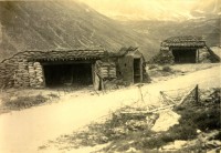 430.Appostamento di artiglieria sulla strada dello Stelvio